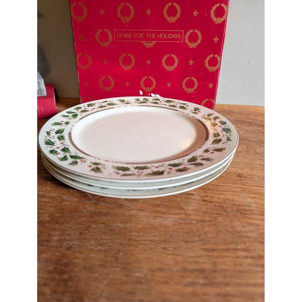 Vtg in Box Royal Limited Holly Holiday Dinner Plates Set of 3 Made in Japan